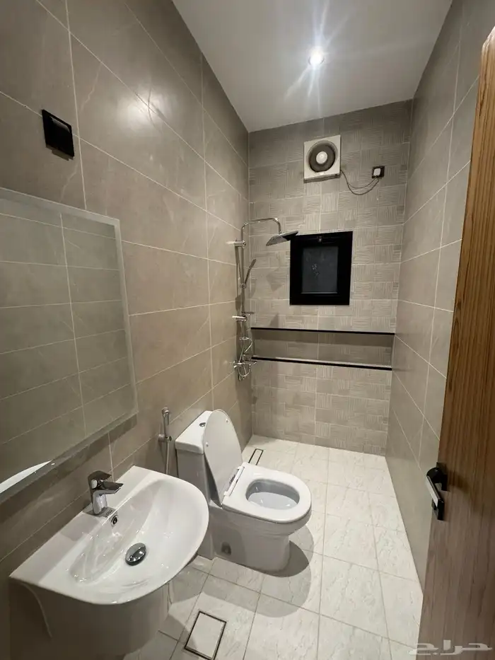 شقة تمليك فاخر اربع غرف في مخطط درب الحرمين حي الفيحاء 9