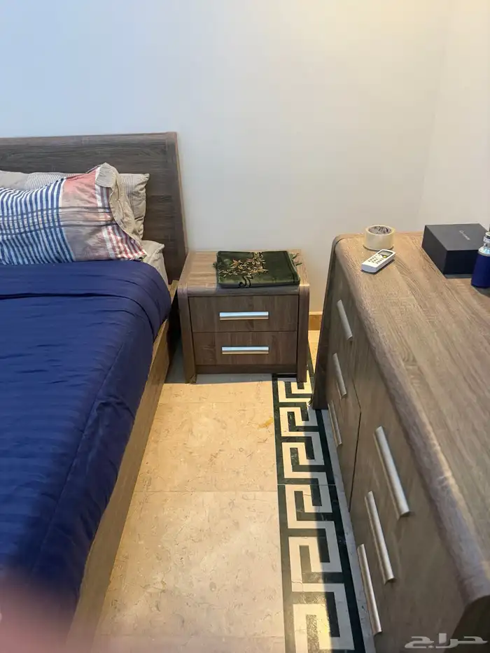 غرفة نوم مع المكتب 1