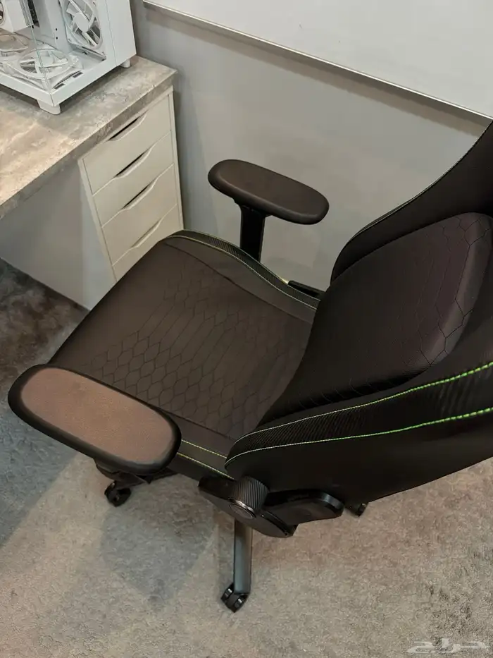 كرسي قيمينق من ريزر 9