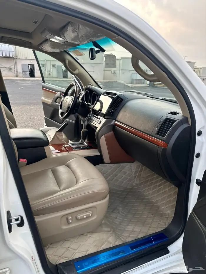 فيكسار 2009 فل كامل نظيف جدا 23