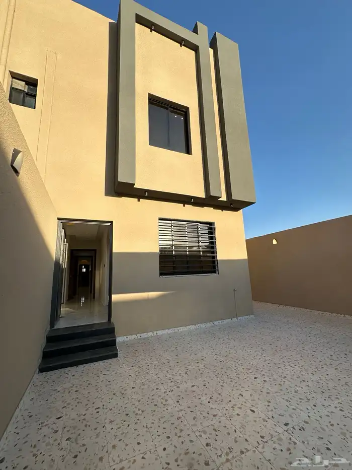 للبيع شقق ارضيه خميس مشيط مداخل سياره مستقله والسعر 550 الف 2