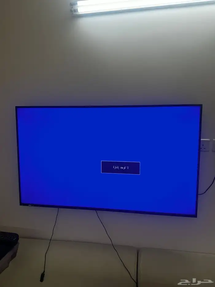شاشه تلفزيون للبيع مقاس 60 تقريبن فيها خط غير واضح مره زينه 0