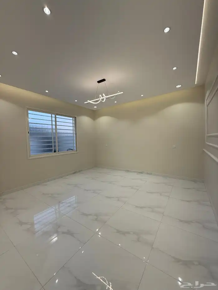 للبيع دور أرضي بحوش كبير شارع 25م قرب حديقة الزهور بالمحالة 3