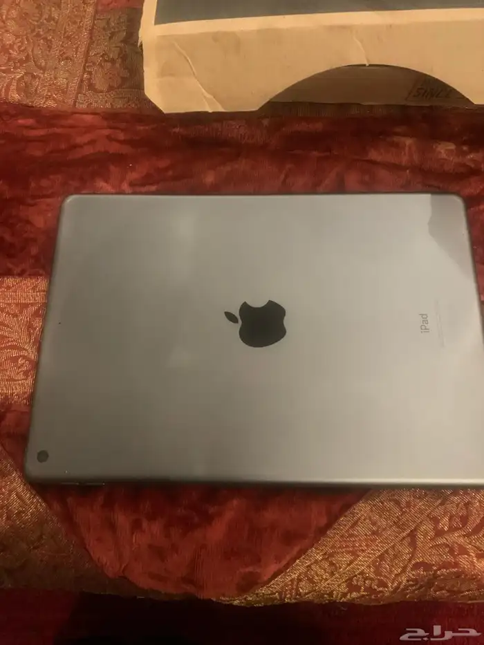 ايباد الجيل الثامن نظيف في مشكله ب البصمه و الباقي كلو تمام 2