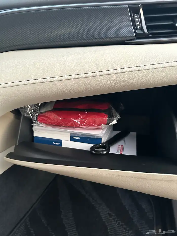 كامري LE 2024 سعودي ( بحالة الوكالة ) خالي من الرش 39