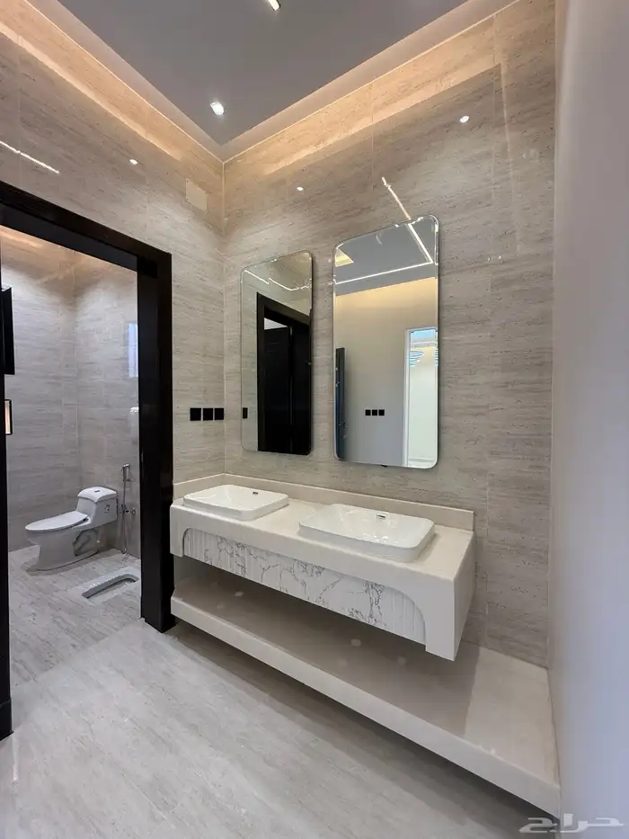 للبيع ارواف علويه بملحق وشقق ارضيه بغرفه مشب ابها حي الزهور 9