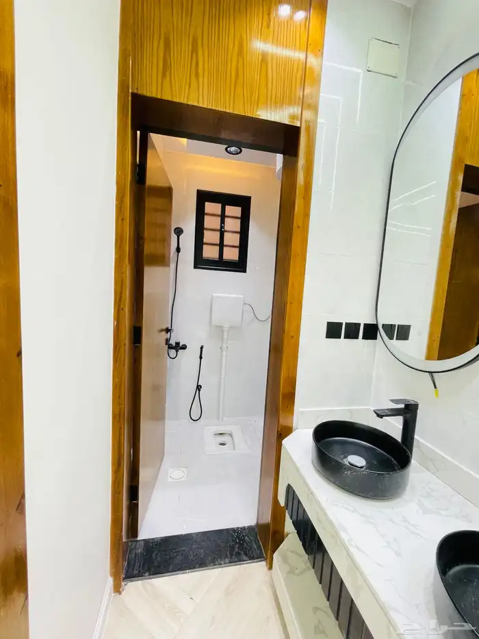 للبيع شقق تمليك علوي مع سطح موقع متميز جدا وسط الخدمات 7