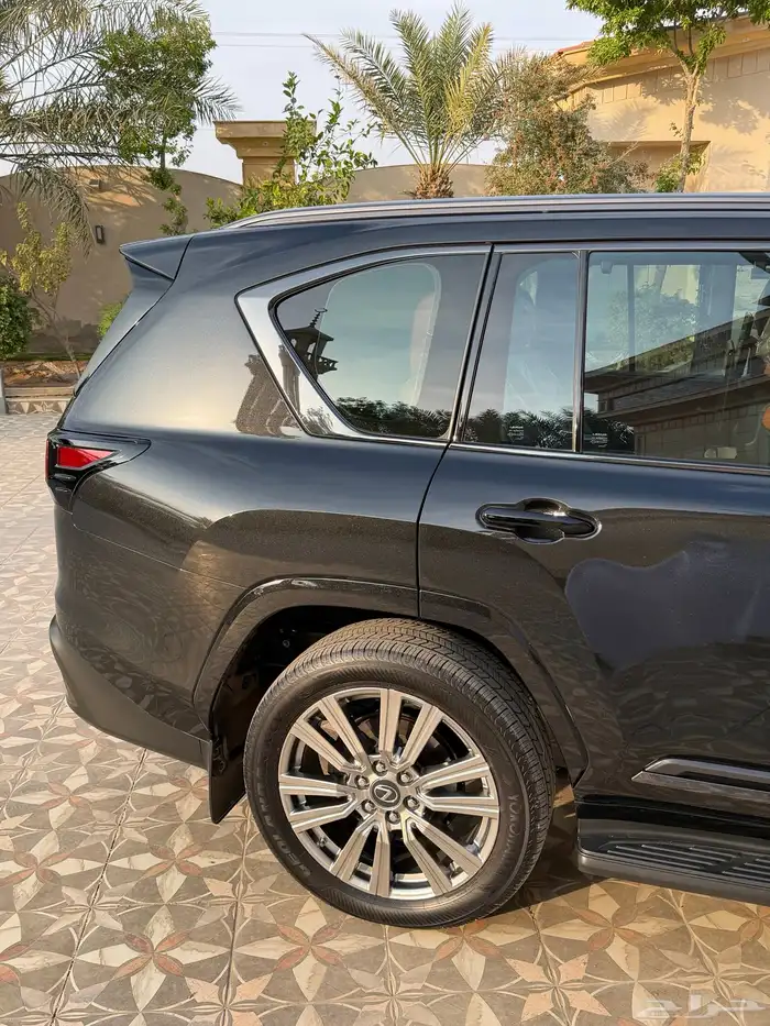 لكزس VIP - LX600 بلاك اديشن موديل 2023 بريمي 13