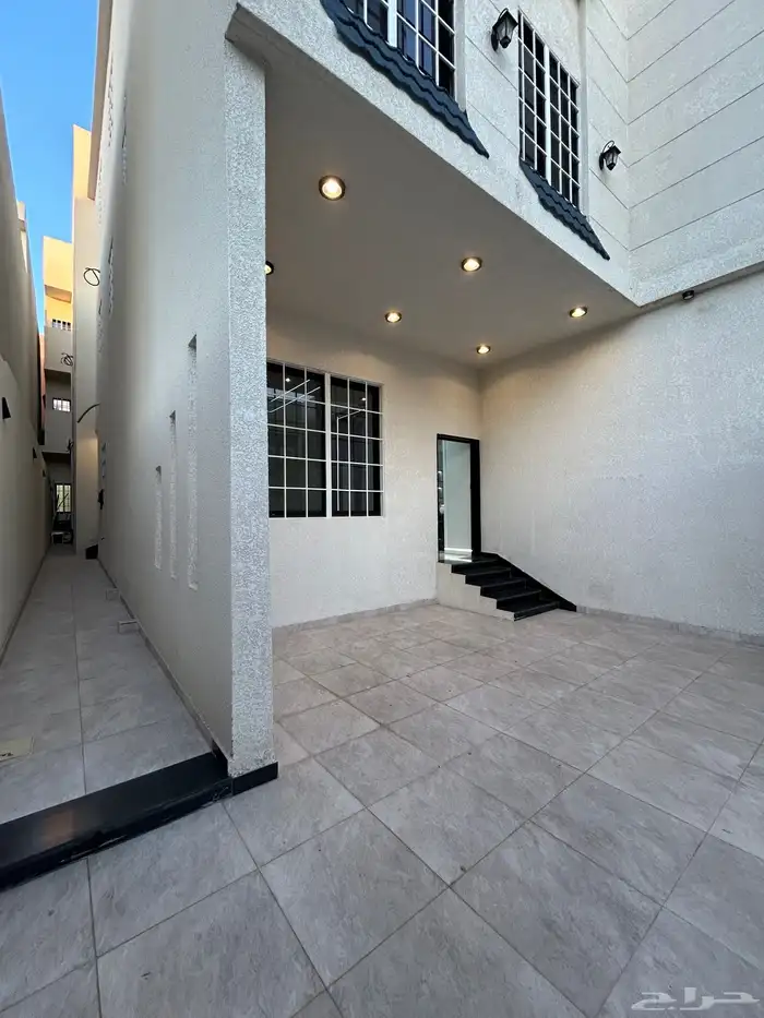 للبيع شقق ارضية تشطيب VIP حي الموسي خميس مشيط 2