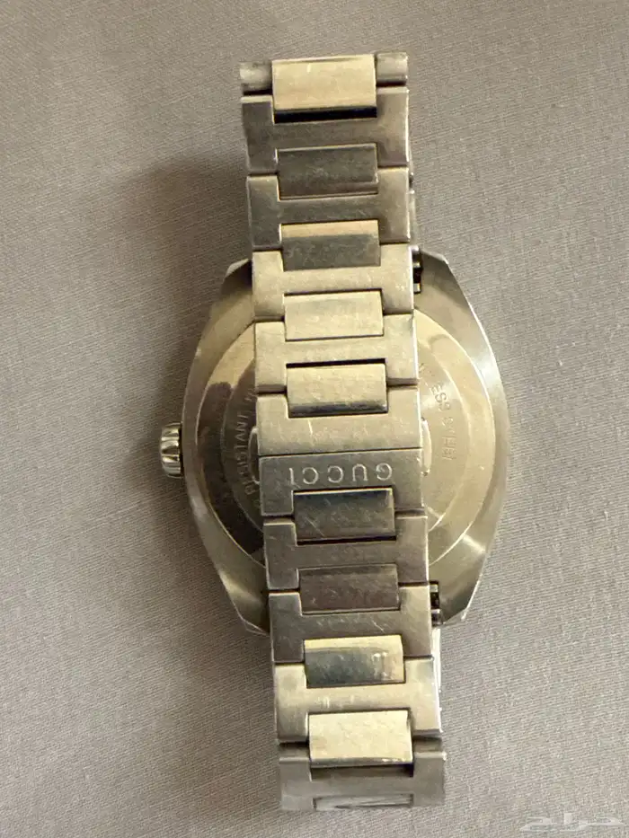 ساعه يد قوتشي للرجال لون أزرق داكن والسوار من الفولاذ . 1