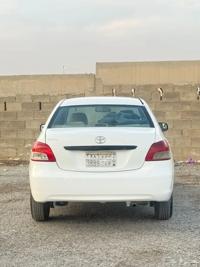 يارس 2011 قير عادي للبيع 3