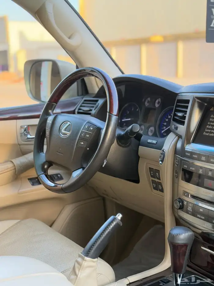 جيب لكزس LX570 موديل 2009 فل كامل 9