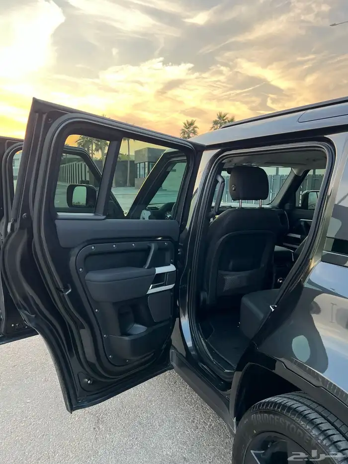 ديفندر 2023 SE P300 11