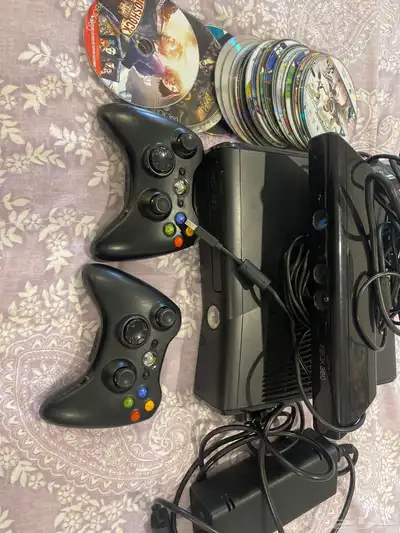 اكس بوكس 360 يشتغل مع العاب كثيرة وكاميرا للحركة ايادي شغال 0