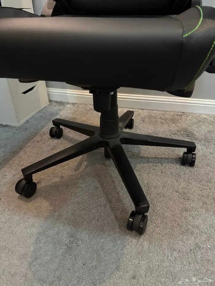 كرسي قيمينق من ريزر 4