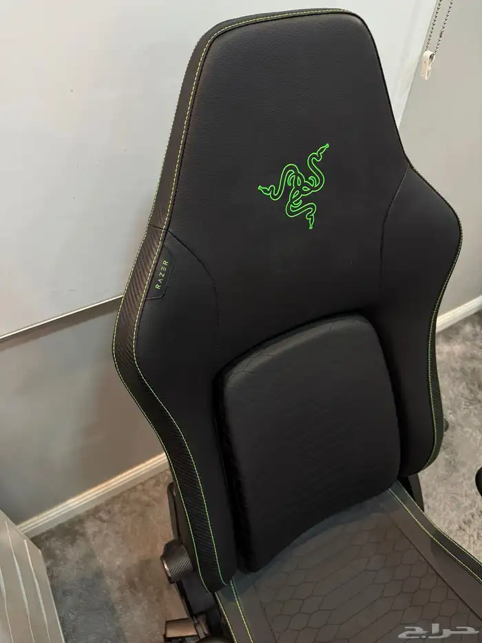 كرسي قيمينق من ريزر 10