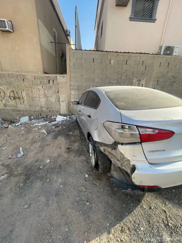 كيا سيراتو مصدومه للبيع 2