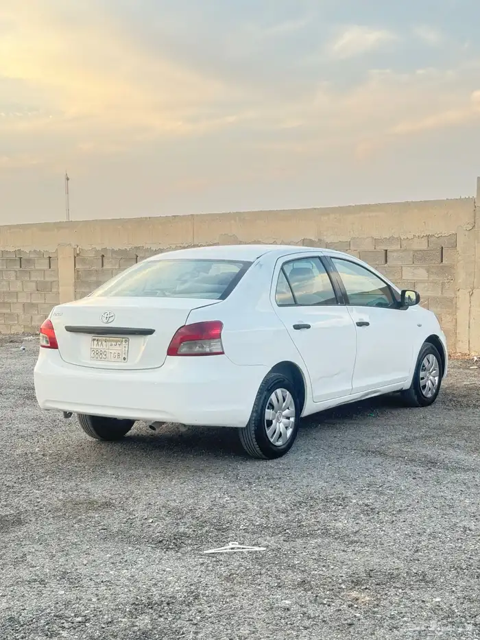 يارس 2011 قير عادي للبيع 5