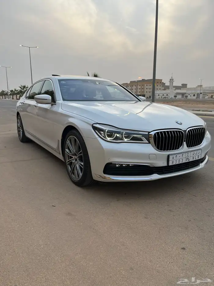 بي ام دبليو 730 2019 مخزن 12