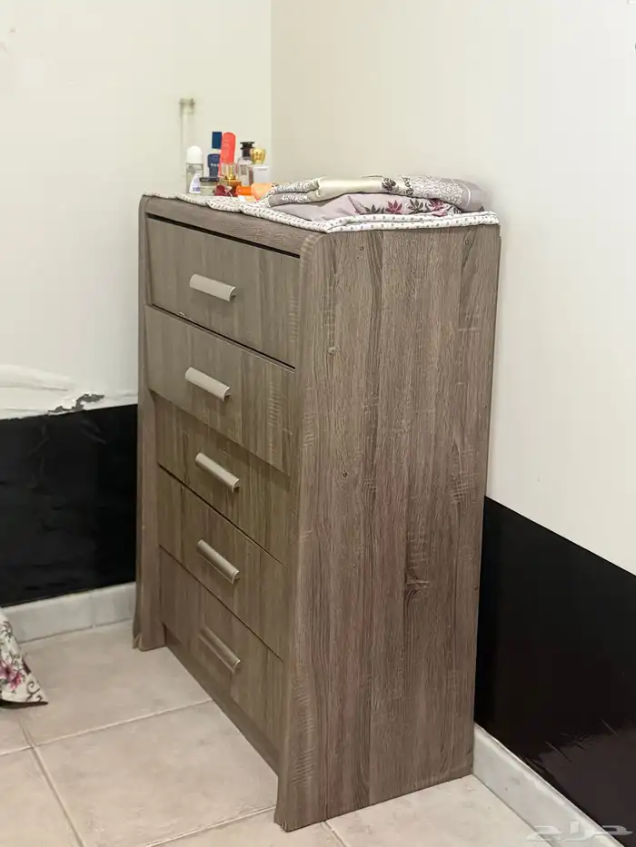 غرفة نوم مع المكتب 3