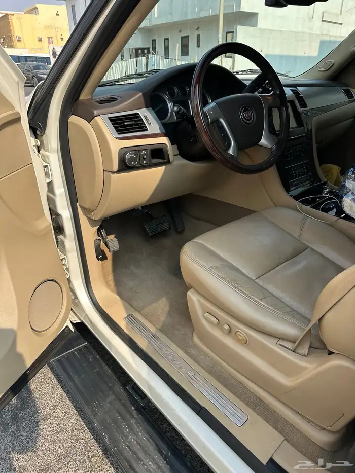 اسكاليد 2013 طويل ESV ممشى 195 الف كيلو الجميح 5