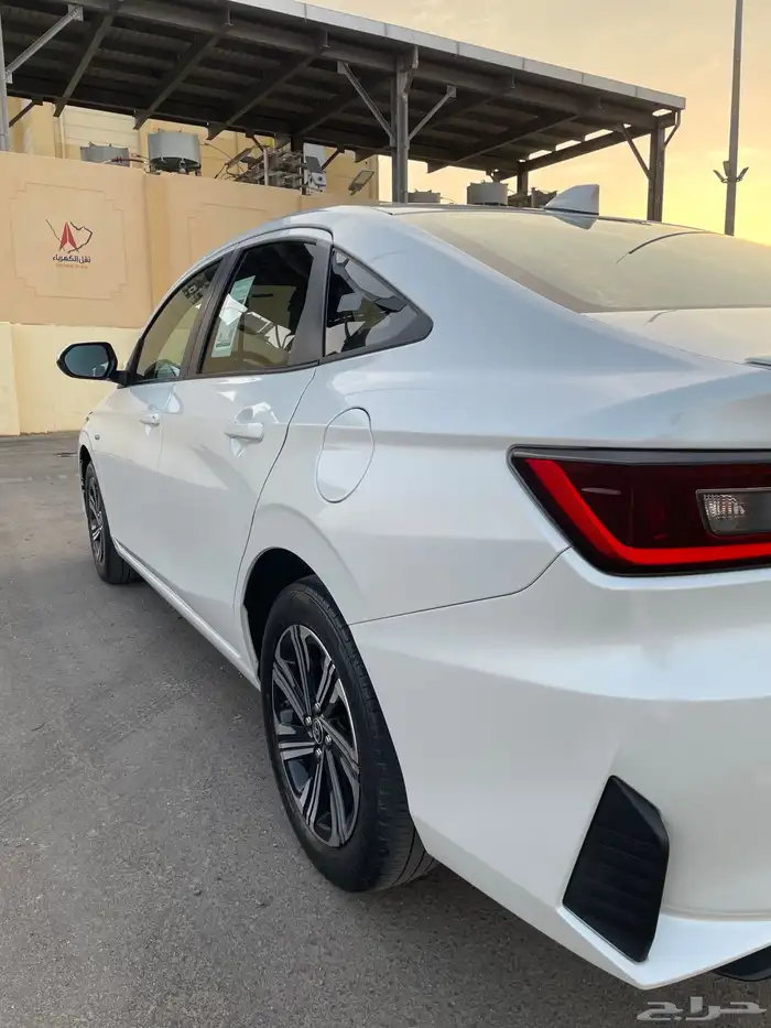 للبيع يارس واي بلس 2023 2