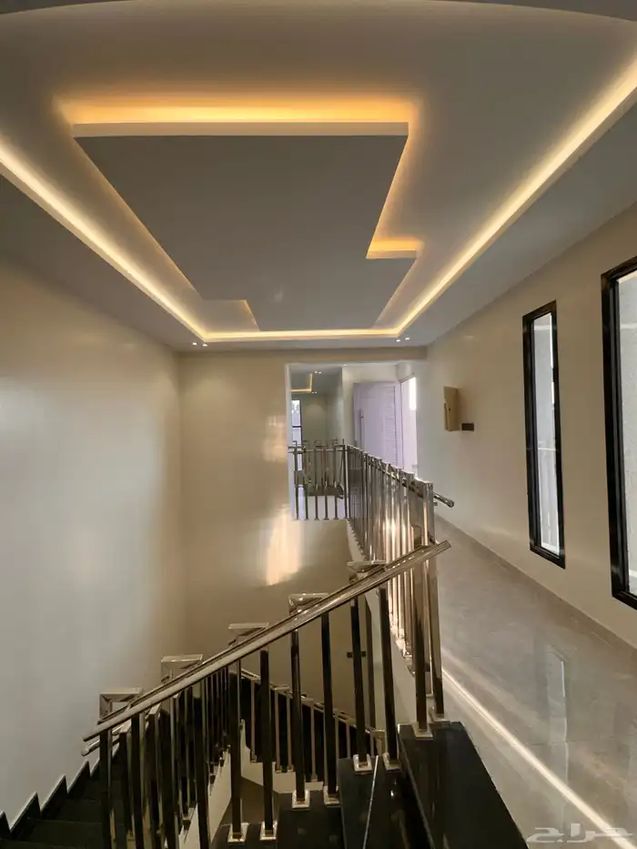 للبيع روف دور علوى وملحق بسعر ممتاز 620 الف خميس مشيط 21