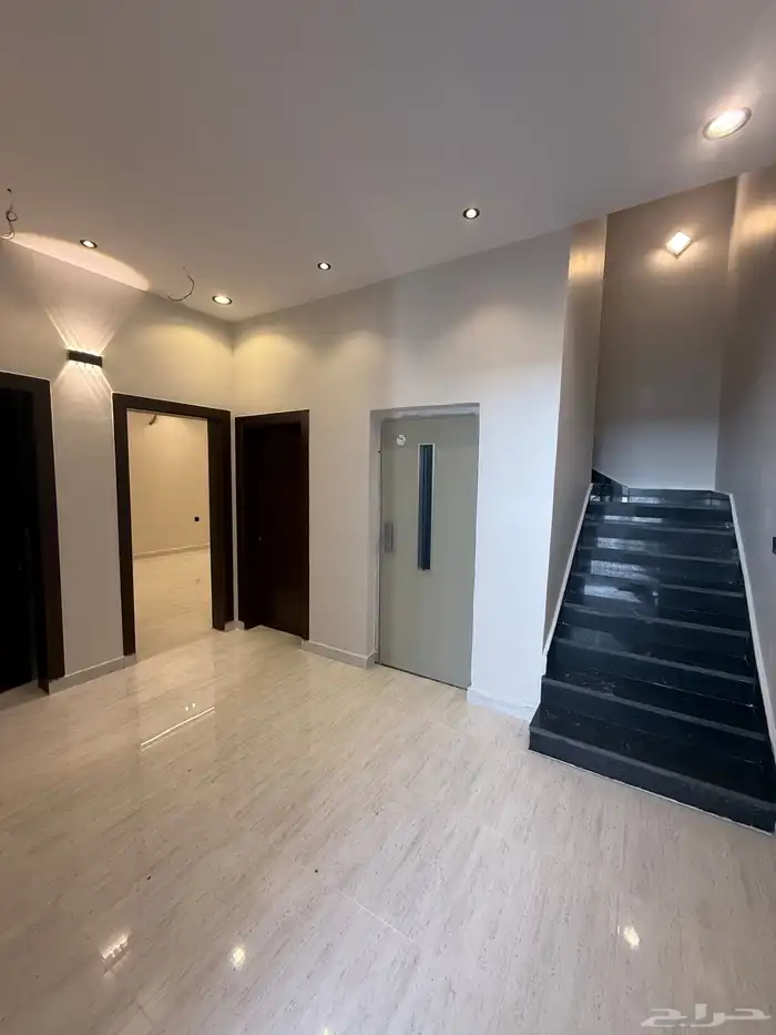 عمار للبيع في مخطط ولي العهد 8 مفصولة 9