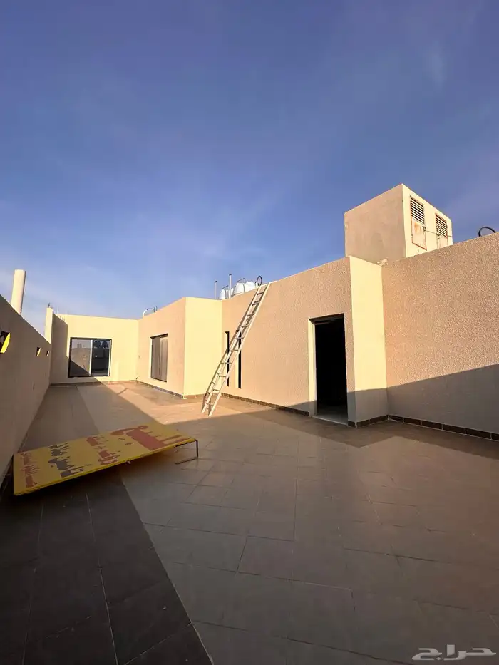 للبيع روف دور علوى وملحق بسعر ممتاز 620 الف خميس مشيط 19