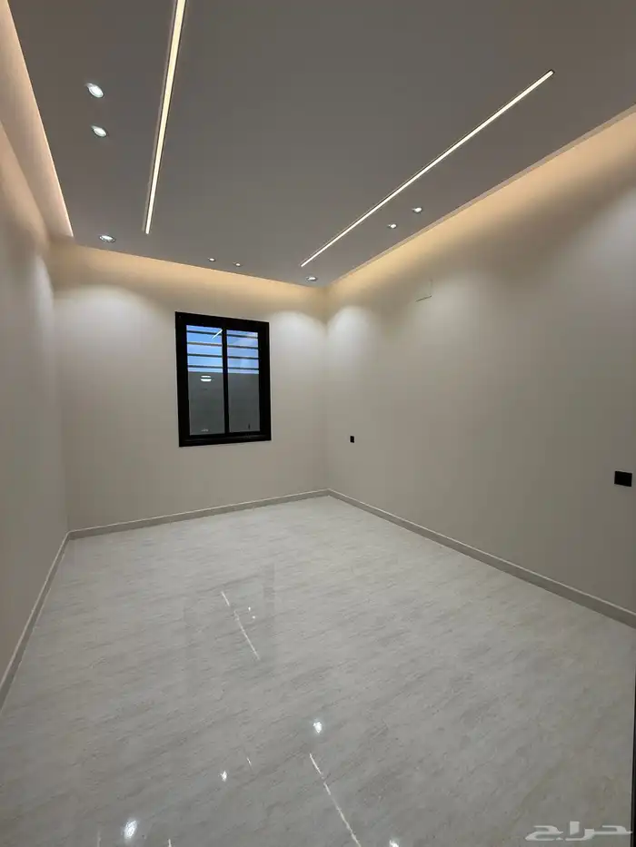 للبيع ارواف علويه بملحق وشقق ارضيه بغرفه مشب ابها حي الزهور 18