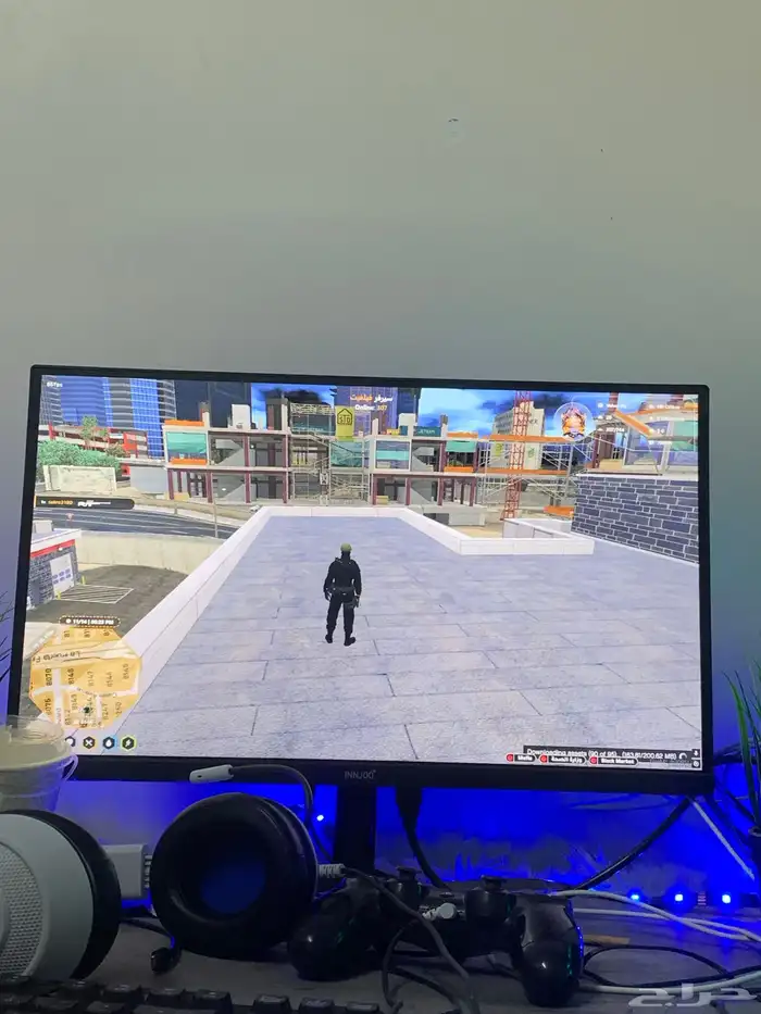 شاشة 100 فريم نظيفة معاها كرتونها 0