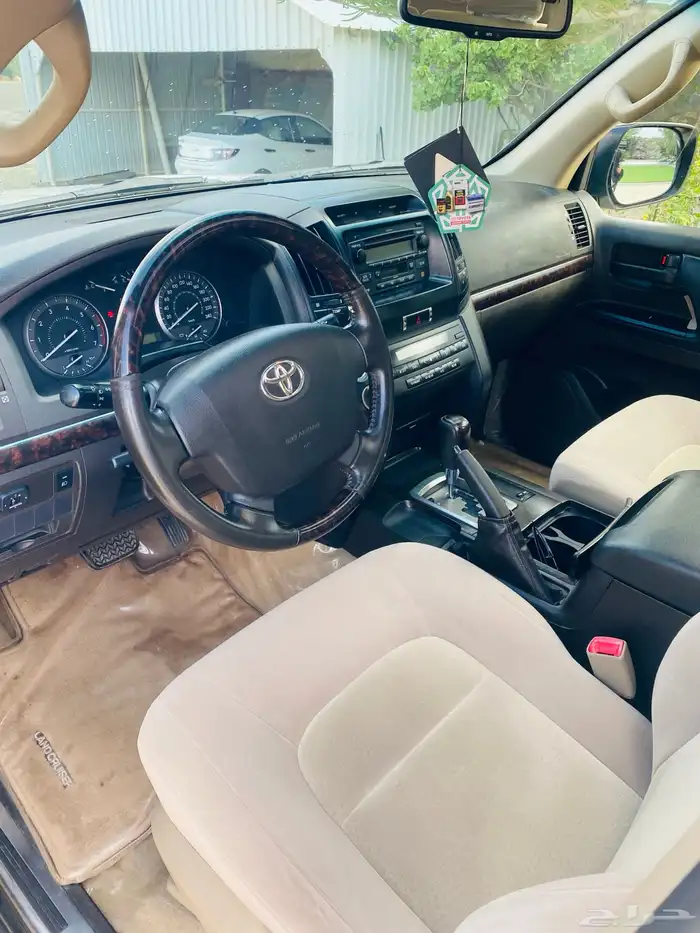 جيب مخزن شبه الجديد فل كامل. 6. مديل2010 العداد143 23