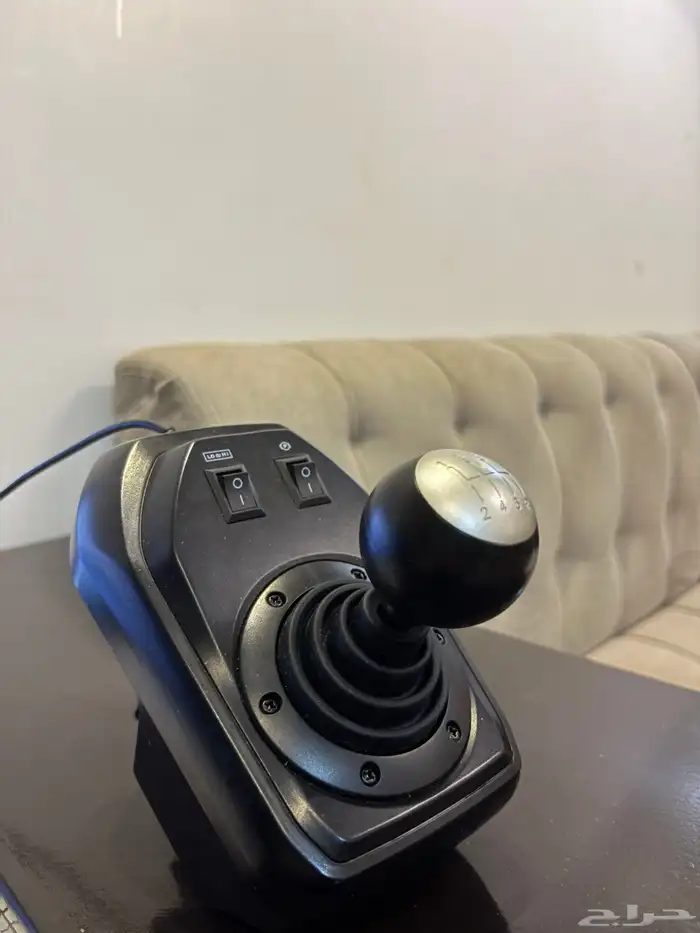 PCقينمق معه شاشة 32 بوصه و دركسون 5