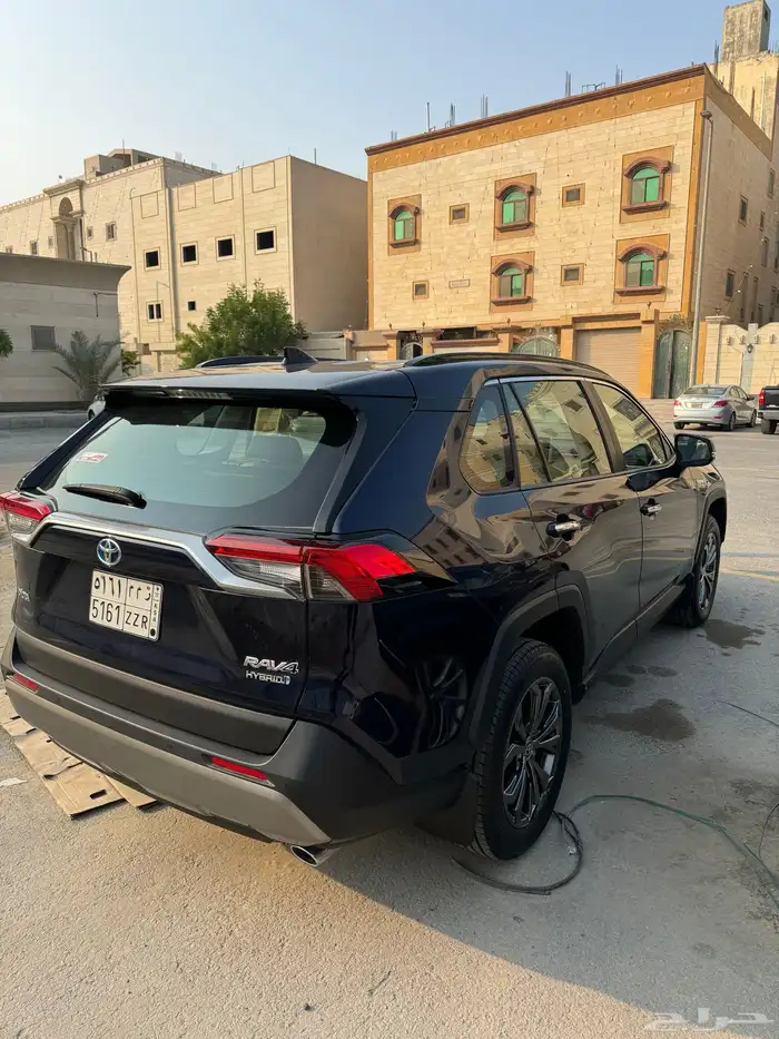 للبيع رافور هايبرد اعلى فئة مديل 2024 مخزنه ممشى 3000 فقط 5