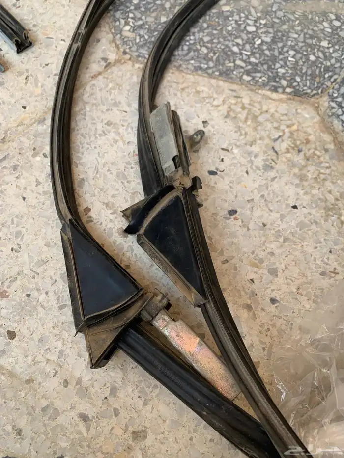 قطع وملحقات كاملة وقزاز اصلي شاص وربع بدون مثلث جديد 3