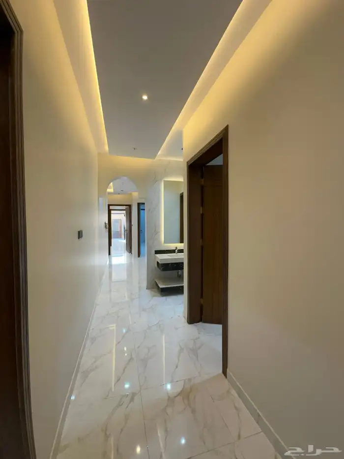 للبيع شقق ارضيه خميس مشيط مداخل سياره مستقله والسعر 550 الف 13