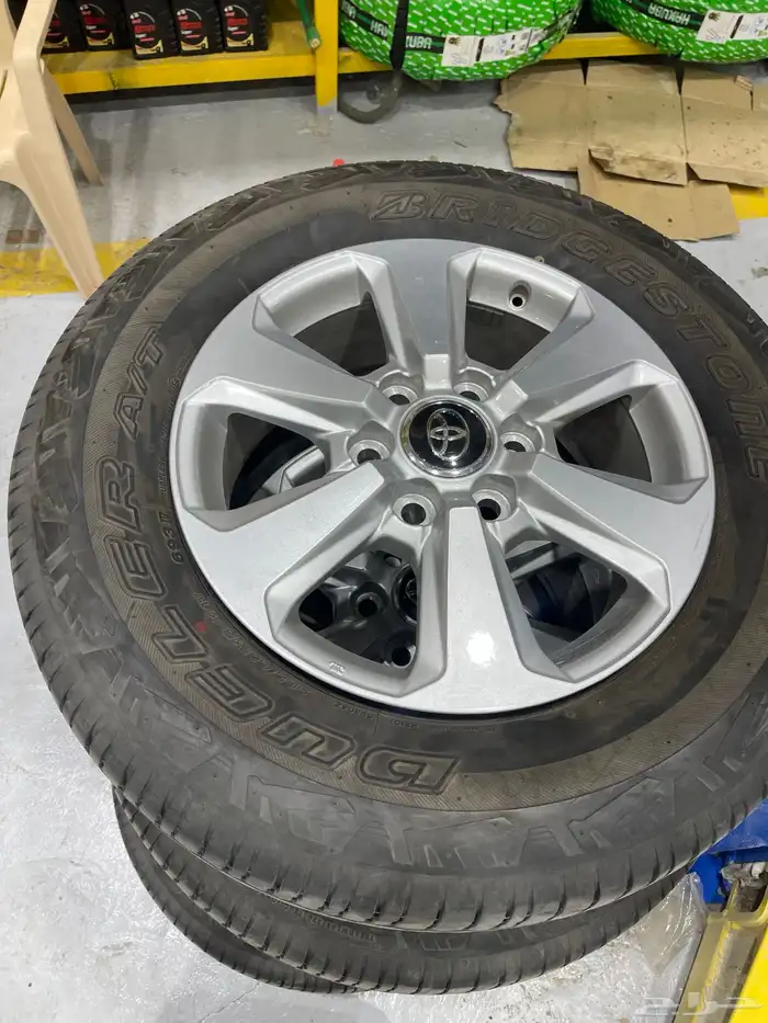 جنوط لاندكروزر مع كفرات برجستون استخدام شهر فقط مقاس 18 0