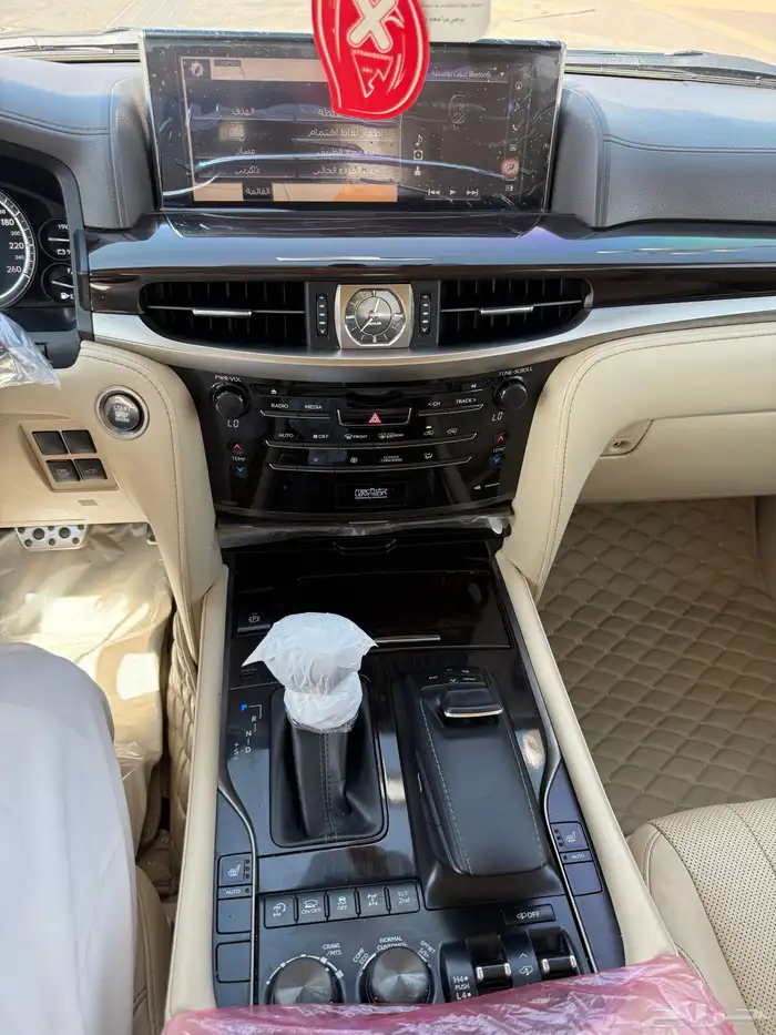 جيب لكزس 2020 فل كامل برجكتر نقط عمياء AD سعودي 12