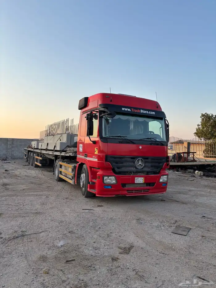 للبيع راس اكتروس مع سطحه 15متر 2