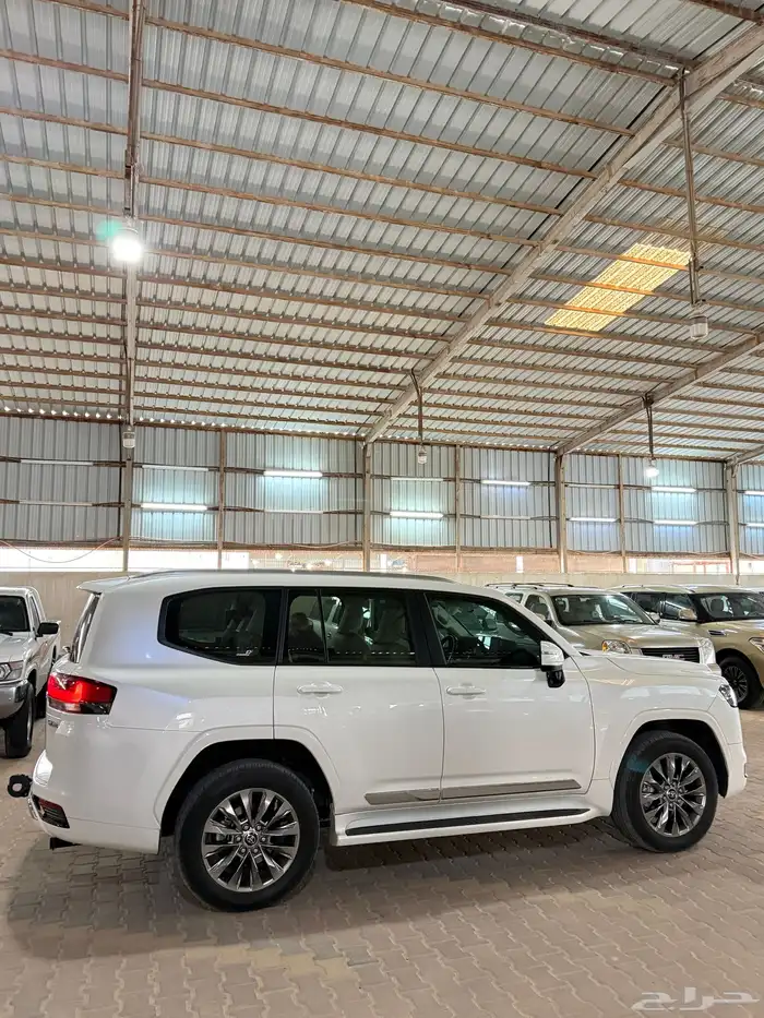 لاندكروزر 2024 10