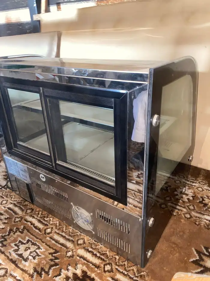 ثلاجة عرض للحلويات 1