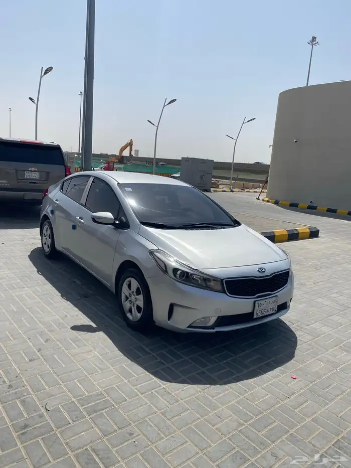 للبيع كيا سيراتو نظيفة جدا 4