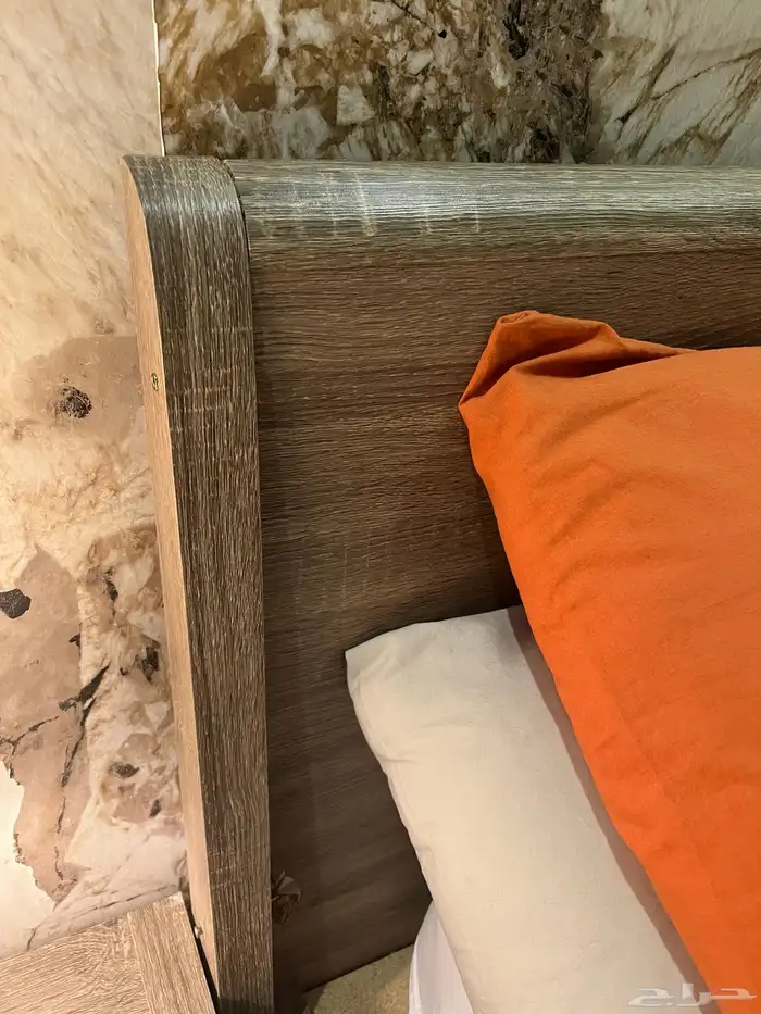 سرير خشب مقاس 180 للبيع   المرتبة 3