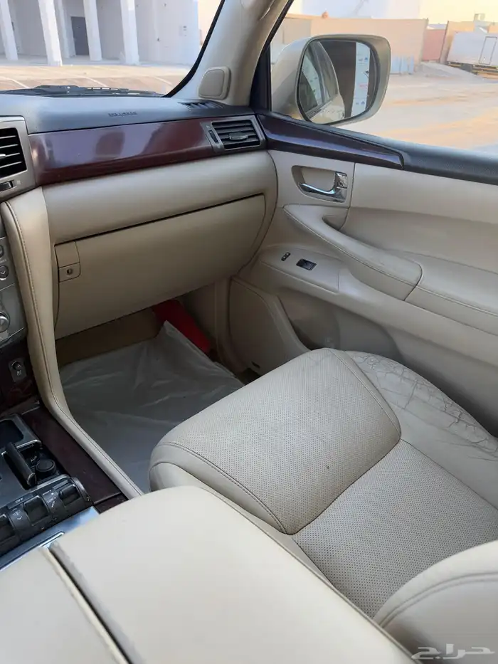 جيب لكزس LX570 موديل 2009 فل كامل 23