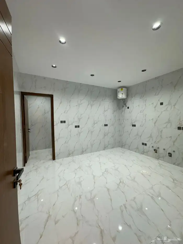 للبيع شقق ارضيه خميس مشيط مداخل سياره مستقله والسعر 550 الف 7