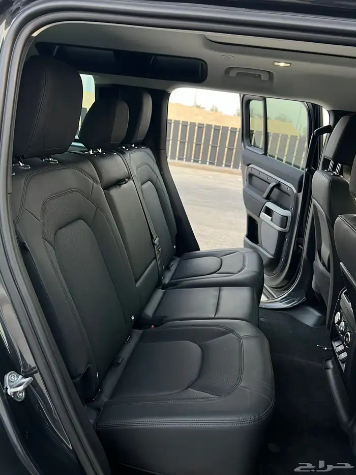 ديفندر 2023 SE P300 23