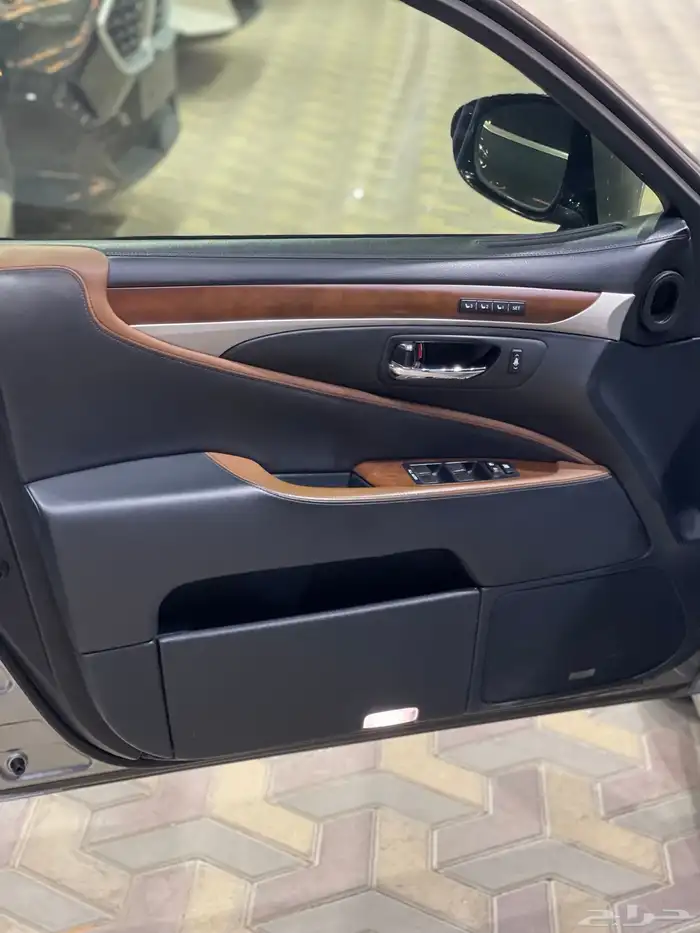 لكزس Ls600h L سعودي 2015 عداد قليل 10