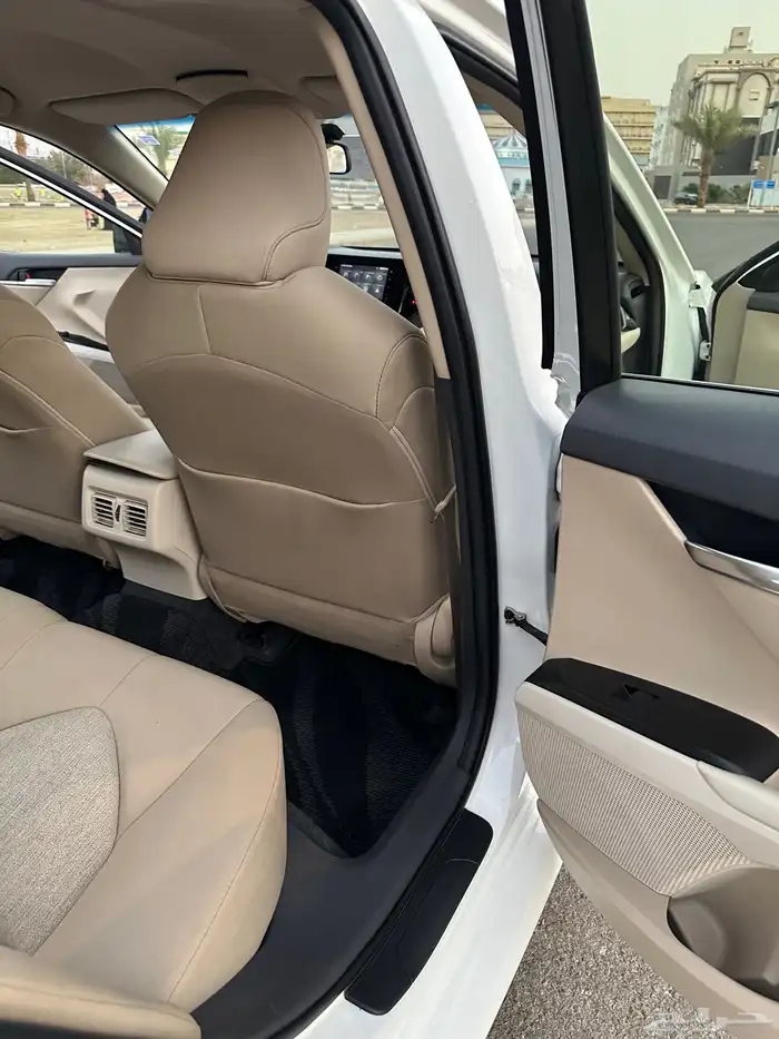 كامري LE 2024 سعودي ( بحالة الوكالة ) خالي من الرش 35