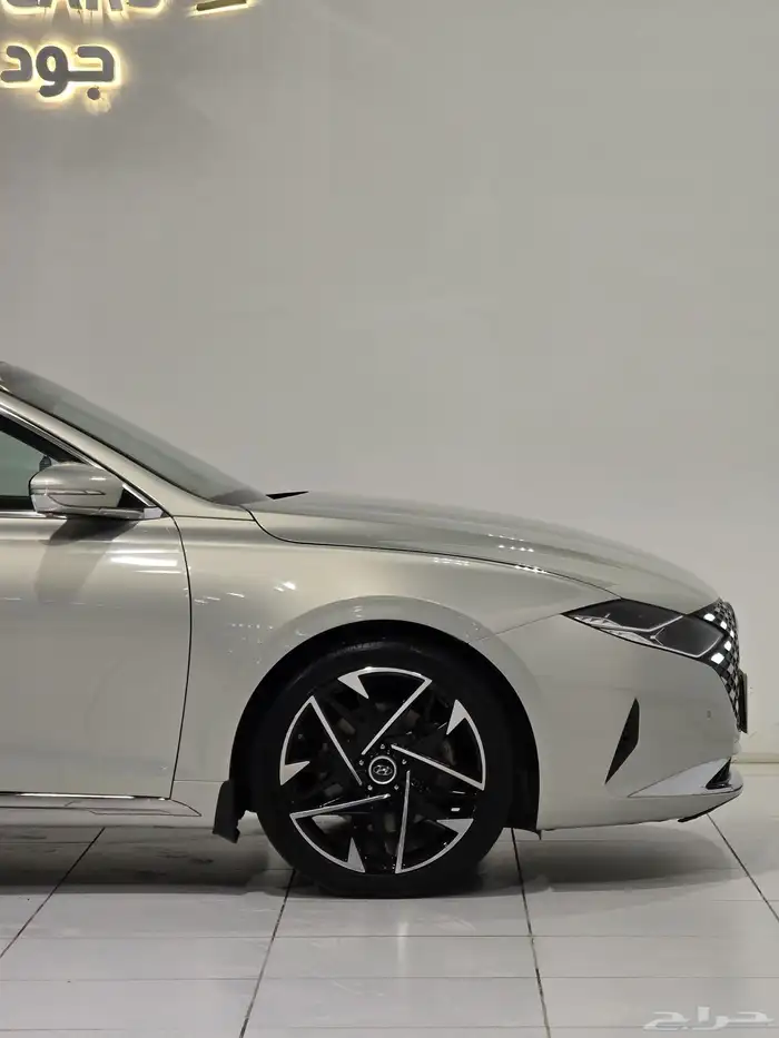 هونداي ازيرا ميد موديل 2023 بحاله ممتازه 6