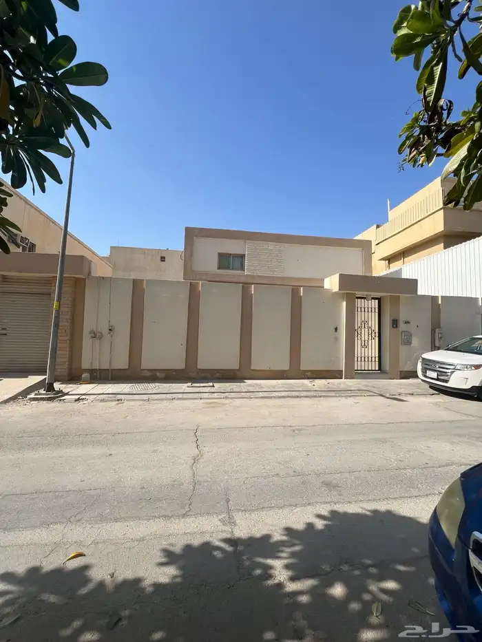 فله للبيع في حي الملز بالرياض 1